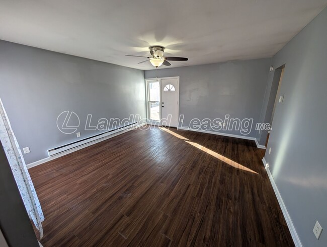 Building Photo - Well-Maintained 3 Bedroom Ranch with Fenced Yard and 2.5 Car Garage