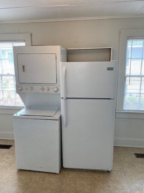 Building Photo - 1 Bedroom/1 Bath Bungalow Style Apartment