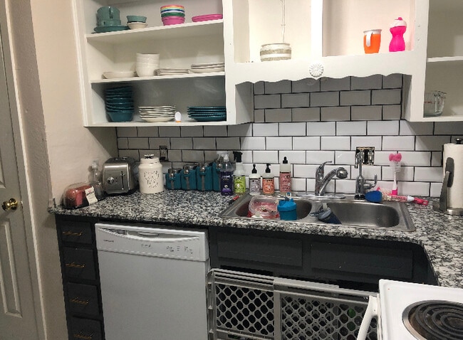 Kitchen - 2102 Hinkle Ave