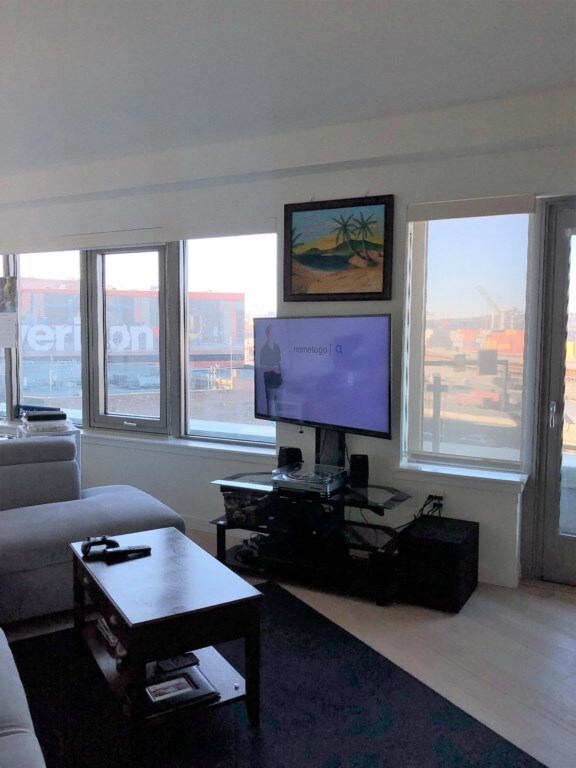 Building Photo - Condo in Seattle