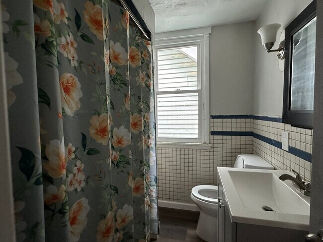 Foto del edificio - 1821 Realty Ave