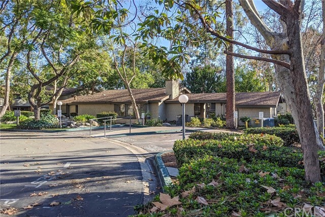 Building Photo - 960 E Bonita Ave