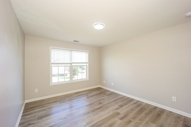 Foto del edificio - 323 Oakhaven Way
