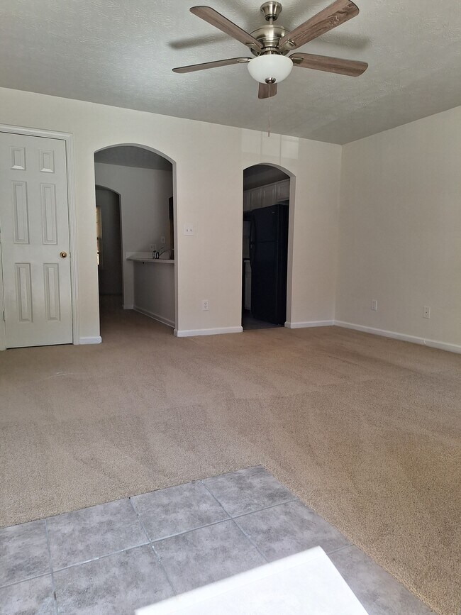 Building Photo - 975 Windwood Ct