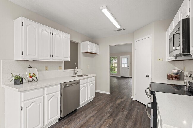 Foto del edificio - 714 Regency Ct