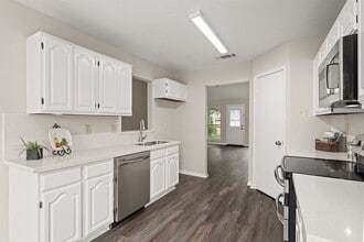 Building Photo - 714 Regency Ct