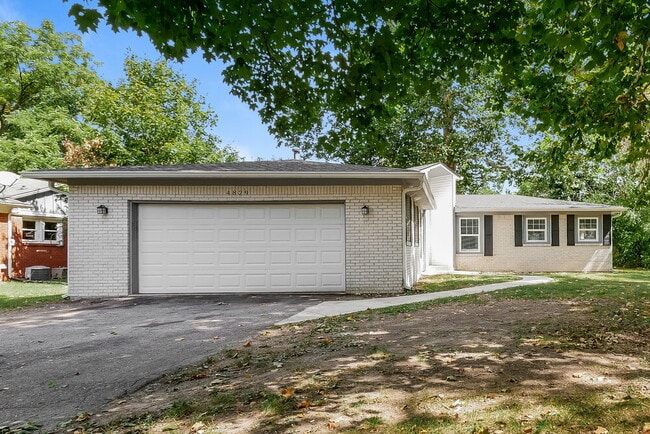 Building Photo - 4829 Lincoln Rd