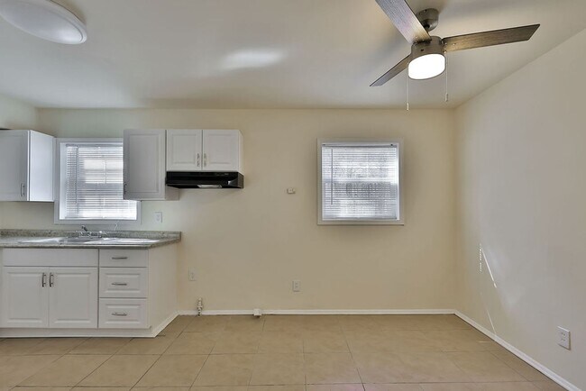 Foto del edificio - Newly Renovated Duplex