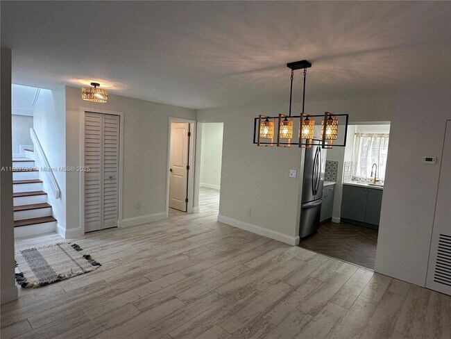 Building Photo - 7106 SW 112th Pl