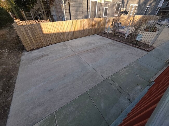 Foto del edificio - 1102 E 33rd St