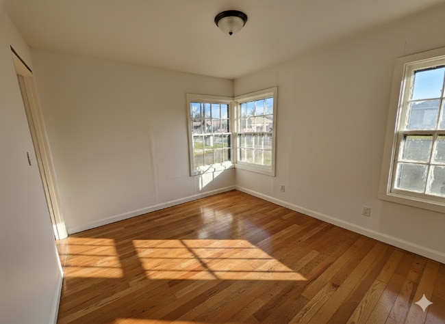 Building Photo - 1570 S Peach St