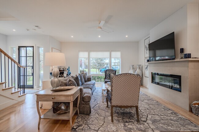 Foto del edificio - Open Concept custom build by Hudson Co in Highland Park!