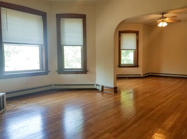 Foto del edificio - 2329 W 35th Pl