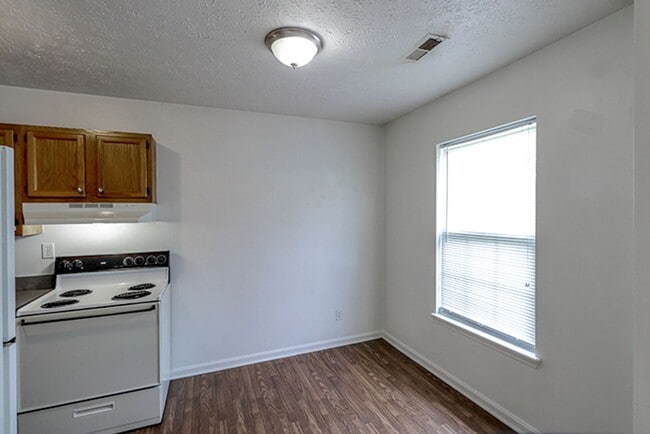 Building Photo - 8506 Standing Oak Dr