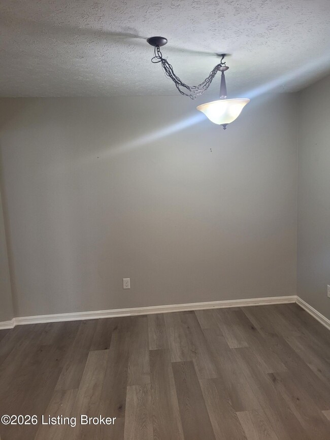 Building Photo - 304 S Evergreen Rd