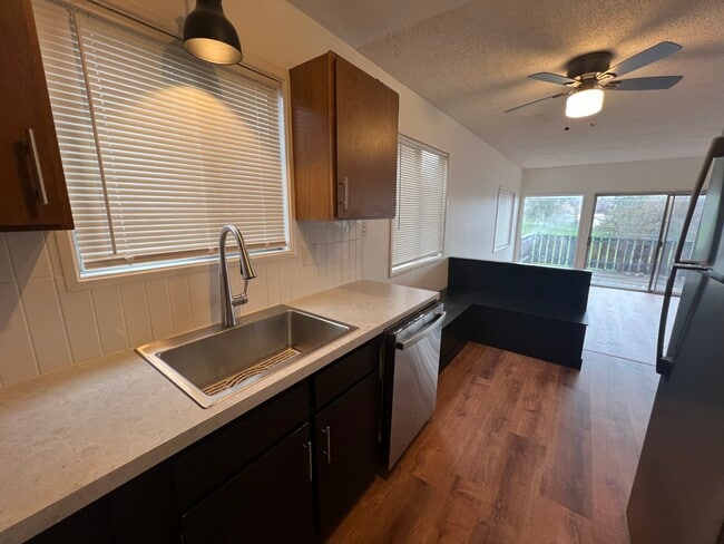 Building Photo - 1704 Worden Ave