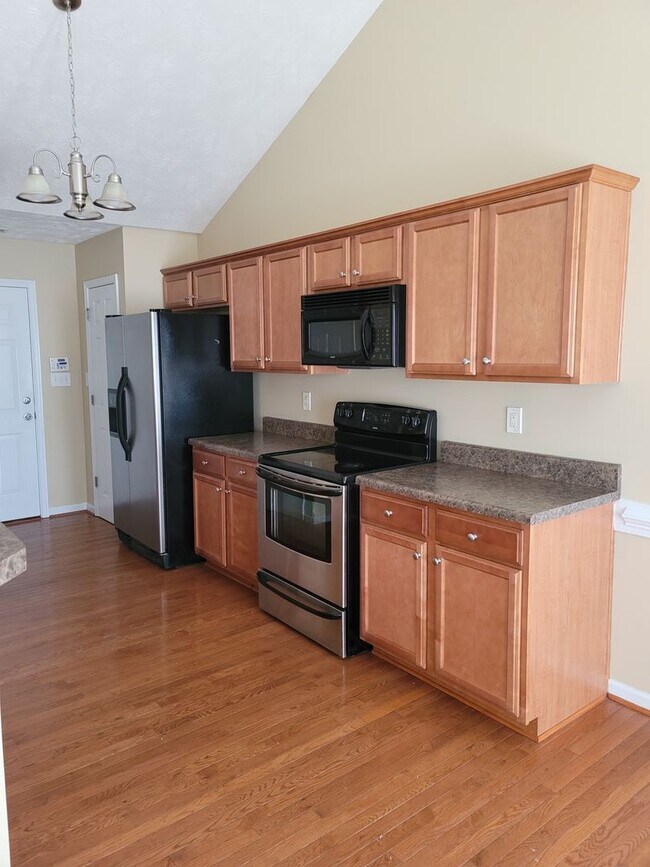 Building Photo - NEW LISTING- 3 bd/ 2 ba located MINUTES from Fort Bragg! Quiet Neighborhood!