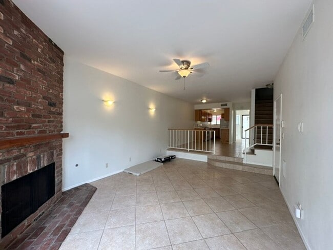 Building Photo - 22865 Del Valle St