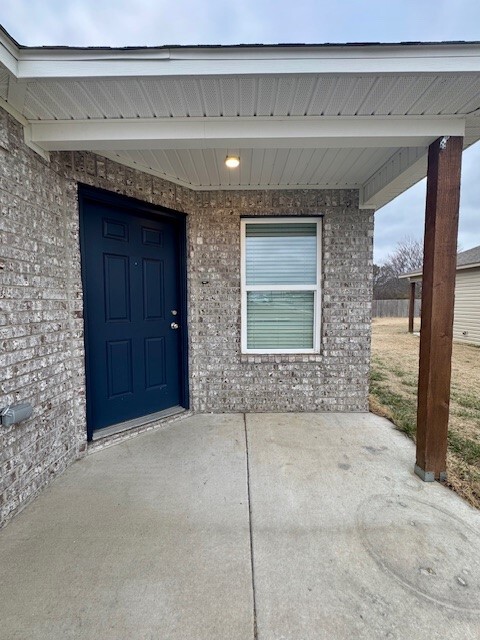 Building Photo - 1813 E Annette Dr