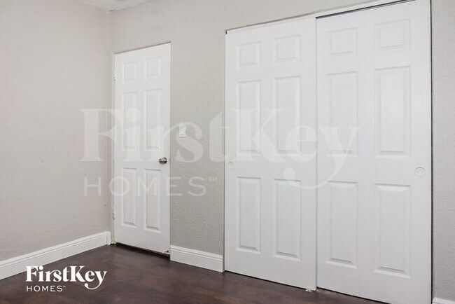Foto del edificio - 650 NE 57th St