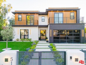 Building Photo - 5141 Varna Ave