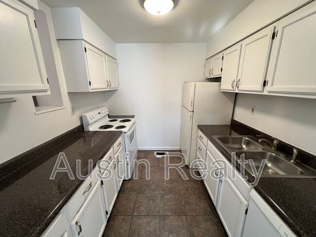 Foto del edificio - 4390 McPherson Ave