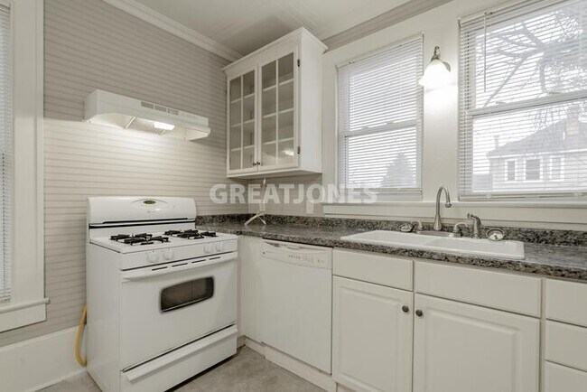 Foto del edificio - 1720 College St