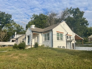 Building Photo - 415 6th Ave