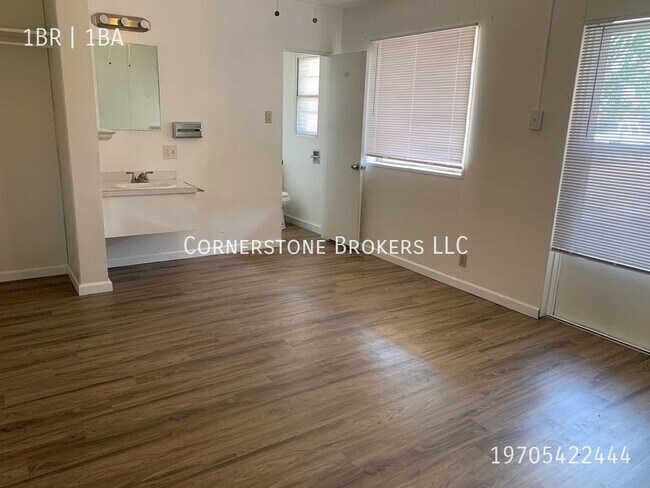 Building Photo - 1 Bedroom 1 Bathroom Updated Apartment In ...