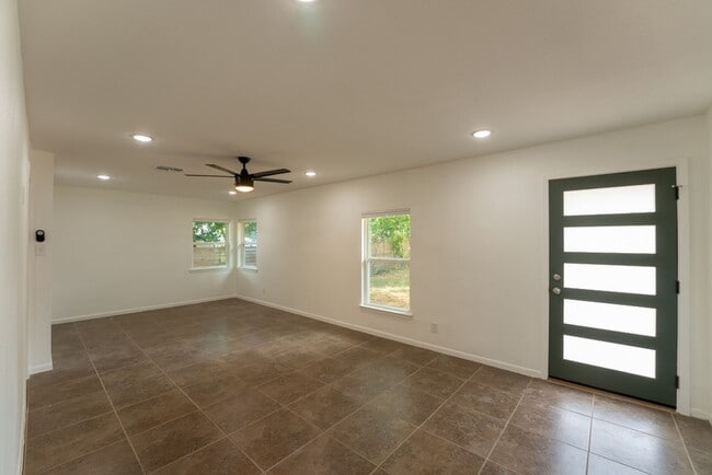 Foto del edificio - 1307 Berkshire Dr