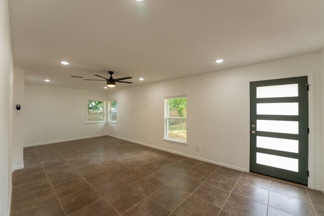 Foto del edificio - Hidden Gem | 4 bed 3 bath home in highly sought after Windsor Park!!!