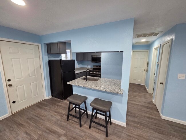 Building Photo - 816 E 30th St