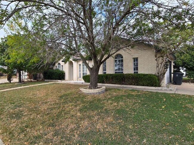 Foto del edificio - AVAILABLE NOW!