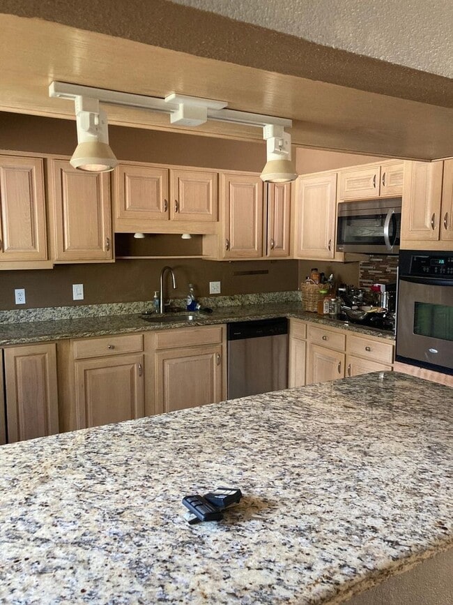 Building Photo - 6068 Vivian Ct