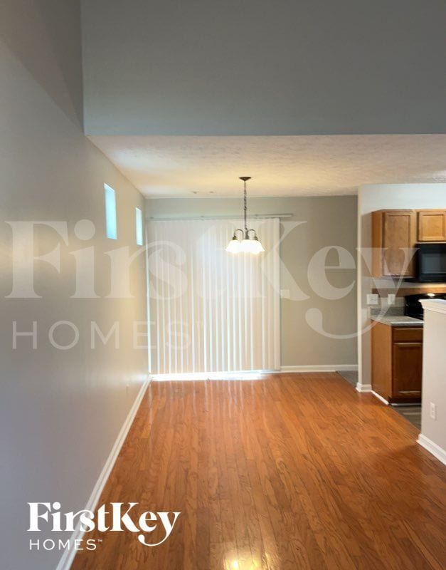 Building Photo - 3080 Lakeside Cir