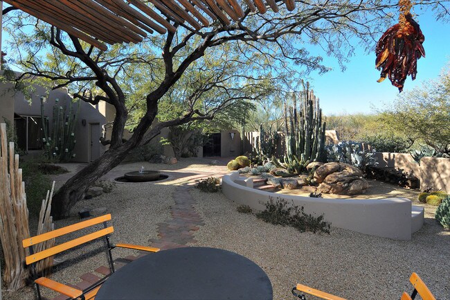 Building Photo - 7562 E High Point Dr