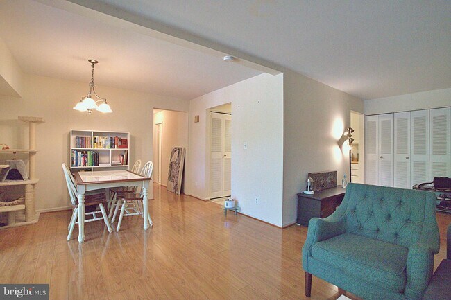 Building Photo - 4416 Island Pl