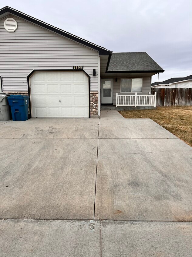 1298 NE Rockridge St, Mountain Home, ID 83647 House for Rent in