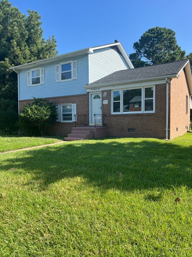 Foto del edificio - 606 Gary Ln