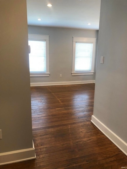 Building Photo - 729 E Hunter Ave