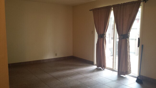 Foto del edificio - 120 Emperado Way