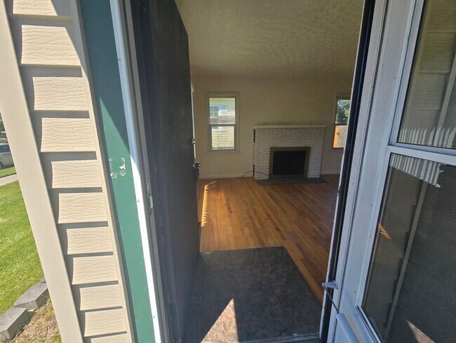 Foto del edificio - Beautiful North Side Home! Available Now!