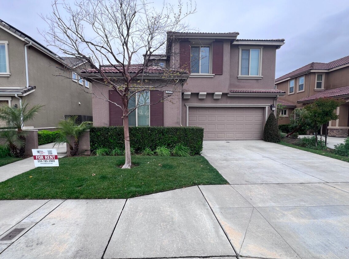 Foto principal - $2,695 Ashlan & Dewolf, 4 bedroom - Buckin...