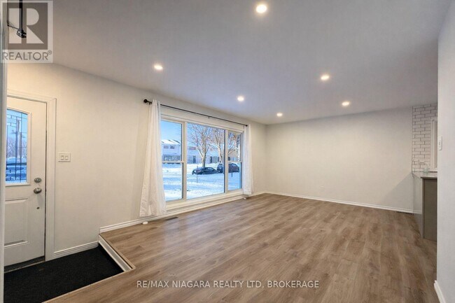 Building Photo - 128 Toulon Crescent