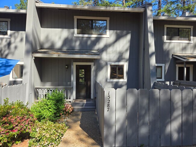 Foto del edificio - Welcome to this beautifully renovated 2-be...