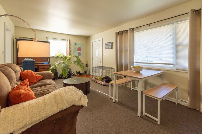 Foto del edificio - 4945 Middaugh Ave
