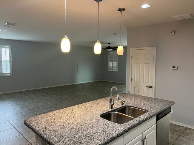 Foto del edificio - 15728 N 182nd Ln