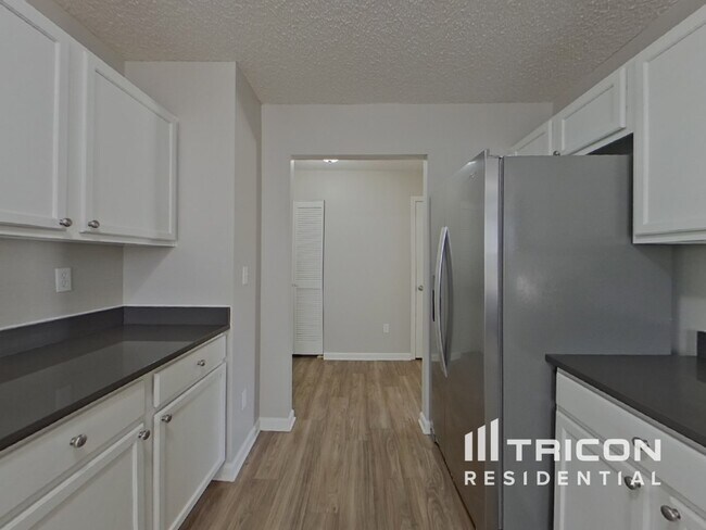 Foto del edificio - 4112 Everest Dr