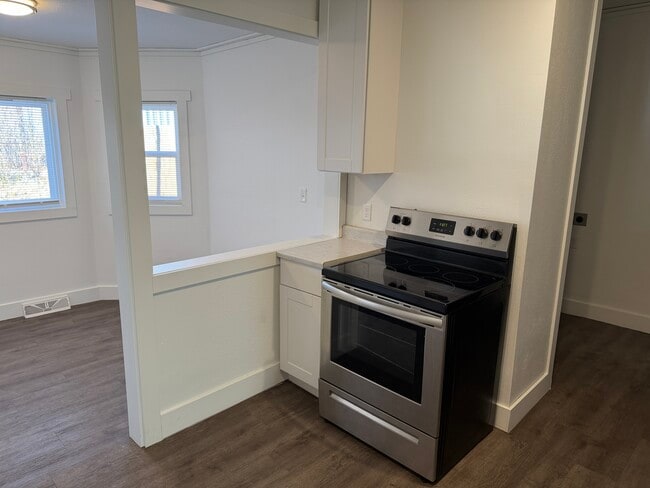 Building Photo - 533 S Dakota St