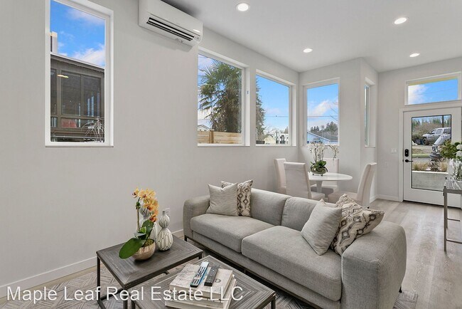 Building Photo - 3 br, 2.5 bath House - 7546 43rd Ave S, Un...